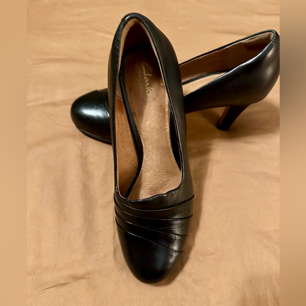 Clarks Delsie Joy platform pump size 9